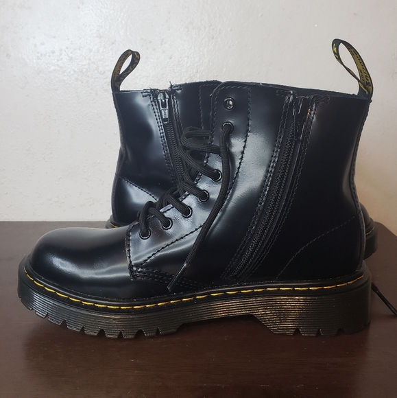 NWOT  Dr Martens - Picture 7 of 9
